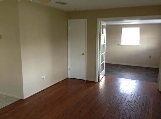 Photo - 2489 Hope Ave