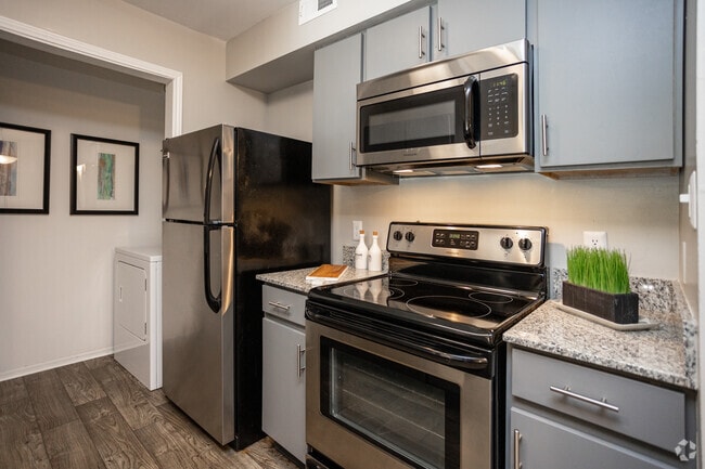 2 BR, 2 BA - 912SF