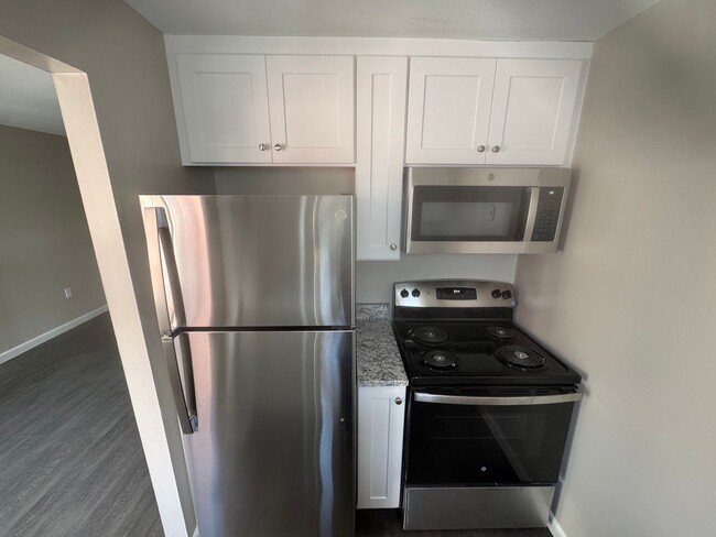 Building Photo - CHAPIN PLACE Unit A7 Rental