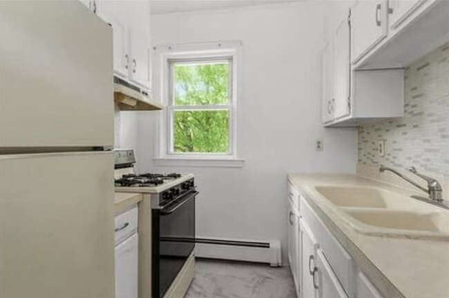Photo - 160 Papineau Ave
