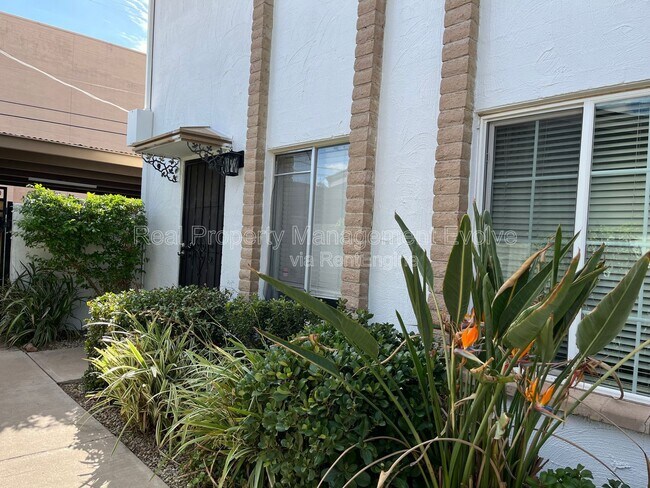 Building Photo - 3637 E Monterosa St Unit 7