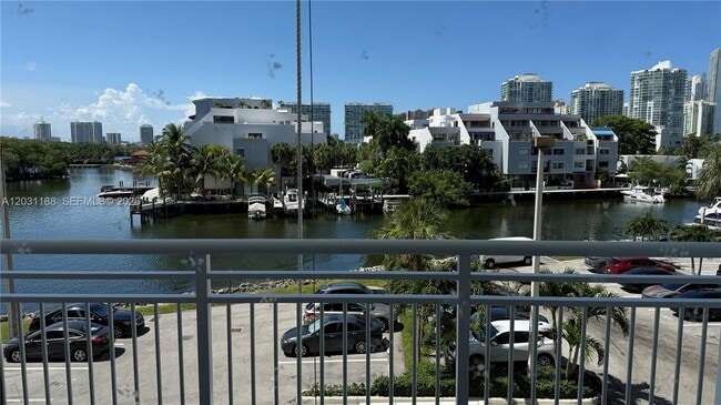 Building Photo - 400 Kings Point Dr Unit 316
