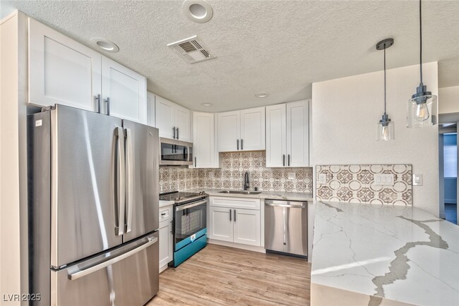 Building Photo - 1216 Observation Dr Unit 101