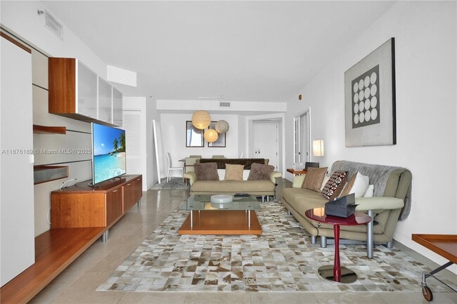 Photo - 808 Brickell Key Dr Unidad 2506