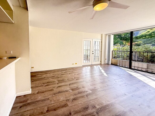 Building Photo - Beautiful One Bedroom in Hawaii Kai Unit 42C