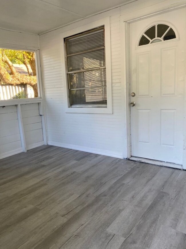 Photo - Move-in ready 4bed/1bath single family home!