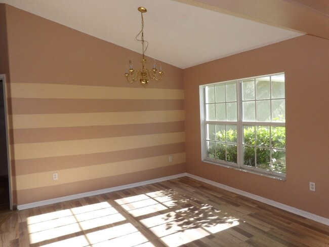 Photo - Spacious 4 Bedroom 2236 Sq Ft Call Carole ...