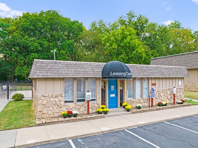 Oficina de Misty Glen - Misty Glen Apartments and Townhomes