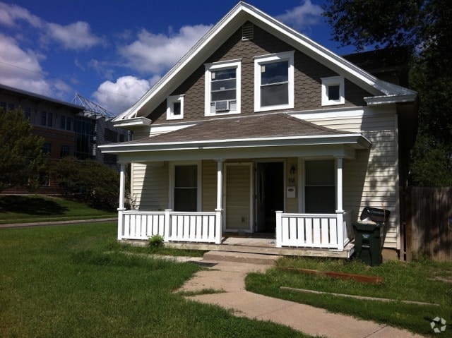 Building Photo - 918 W 3rd St Unit 918 w 3rd Rental