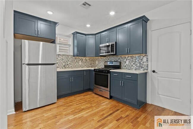 Photo - 362 1/2-362 New St