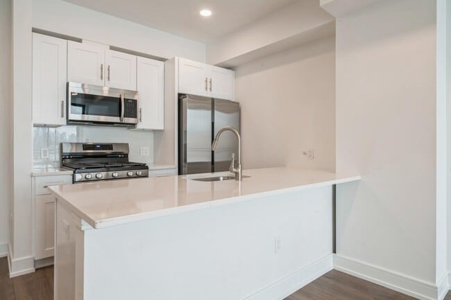 Building Photo - 32 Jones St Unit 503