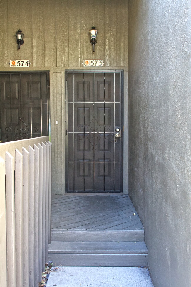 2605 N Pinon Ridge Dr Unit 573