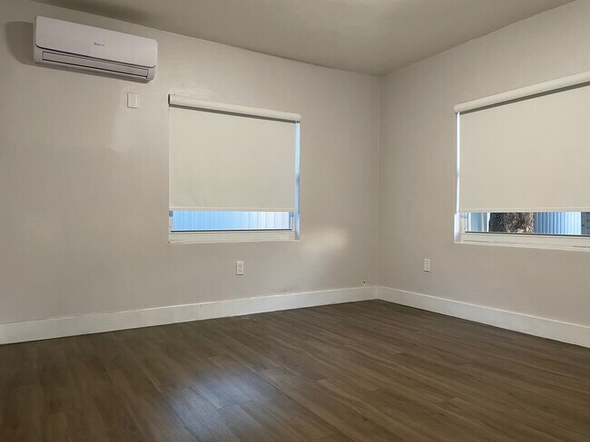 Photo - 3098 SW 6th St