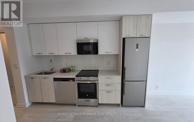 Photo - 75 James St S Unit 712