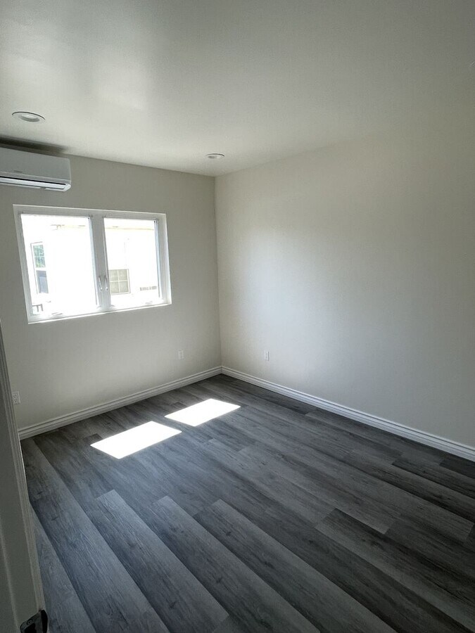 Photo - Wah Y Shum - R2804 Unit B