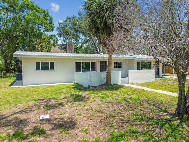 Photo - 695 Sunset Dr