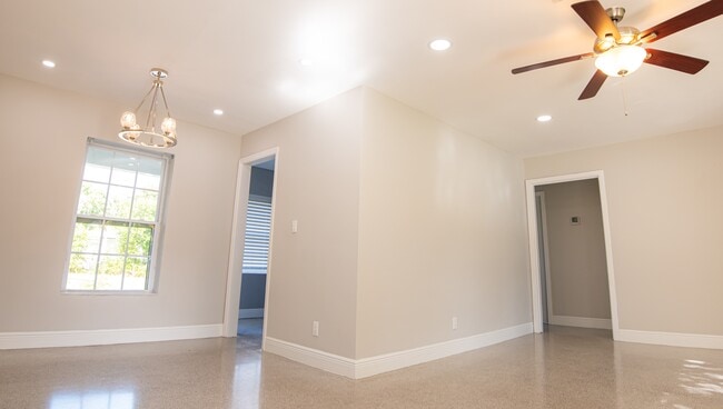 Photo - 259 Bloomfield Dr