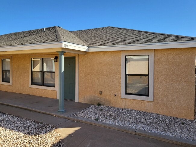 Building Photo - ROSS- 1817 Unit APT. A