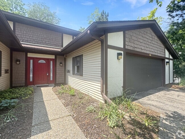 Building Photo - 911 North Ave NE Rental