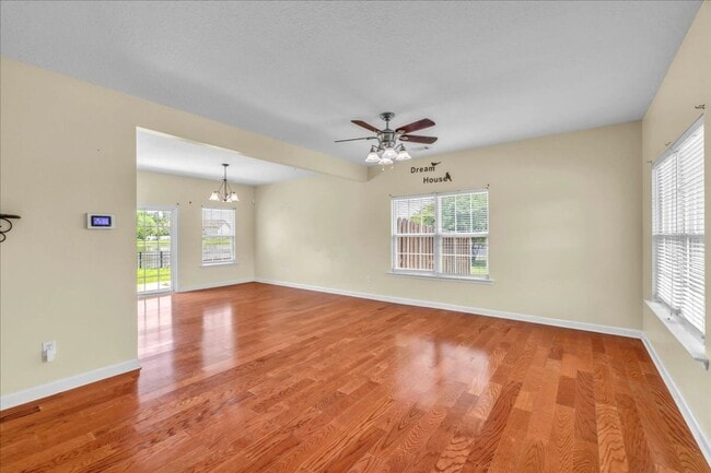 Photo - Spacious 4 Bed, 2.5 Bath in White Oak