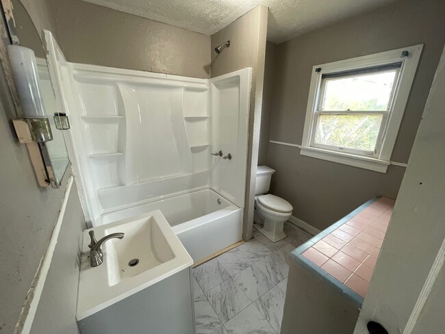 Photo - 201 E 6th St Unit A