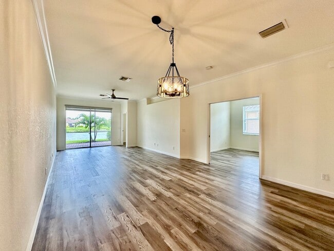 Photo - 1823 Alameda Dr