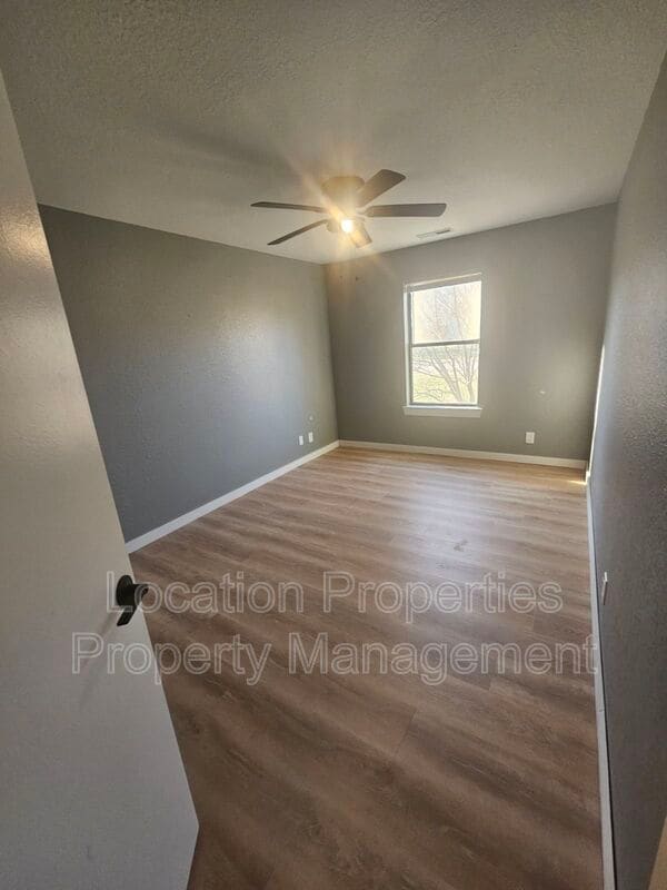 Photo - 950 Monterey Way