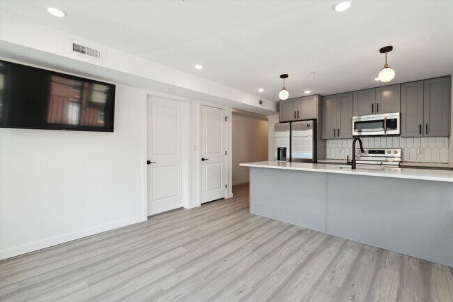 Building Photo - 1338 N 15th St Unit C1