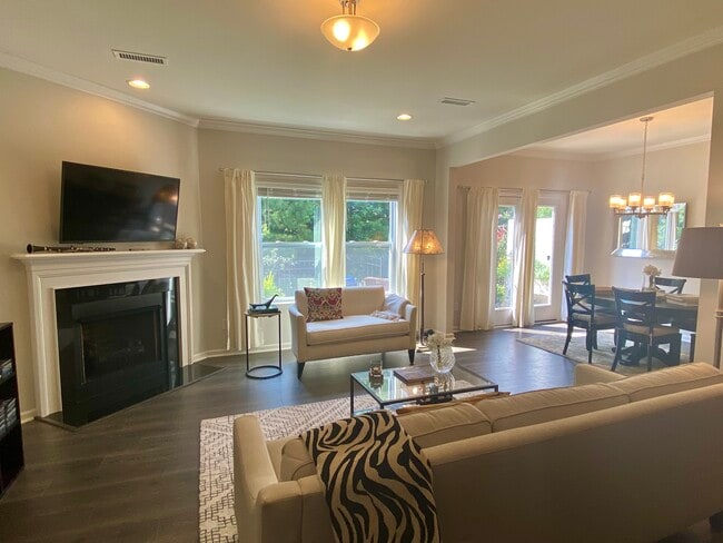 Photo - 615 Metro Sta