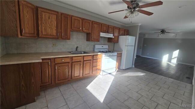 Photo - 5422 Transit Rd