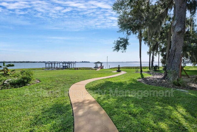 606 N Shore Dr