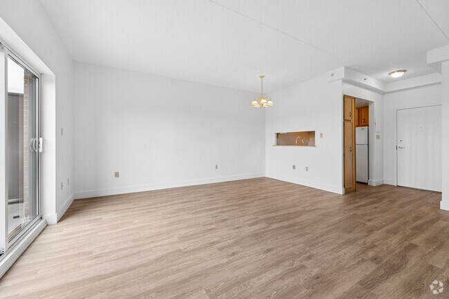 2BR, 1BA - 891SF - Living Room