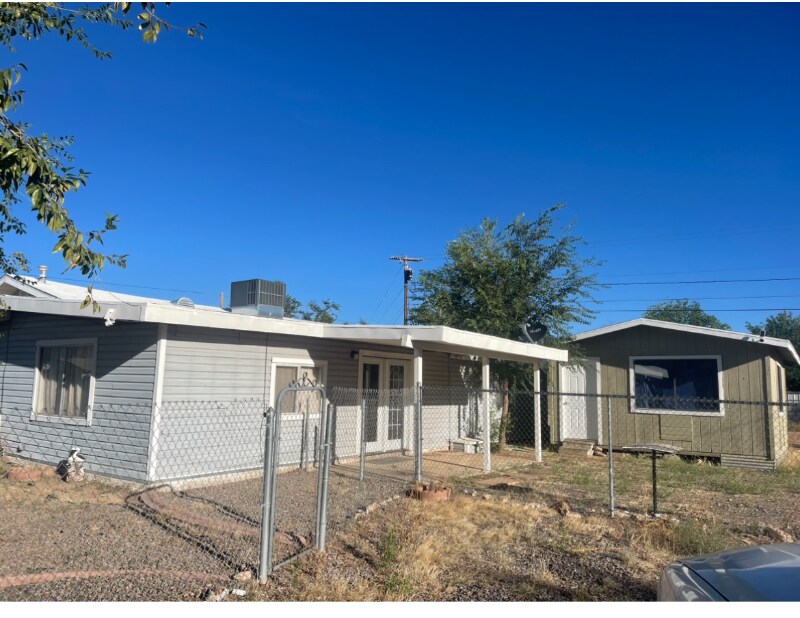 Photo - 2815 E Snavely Ave House