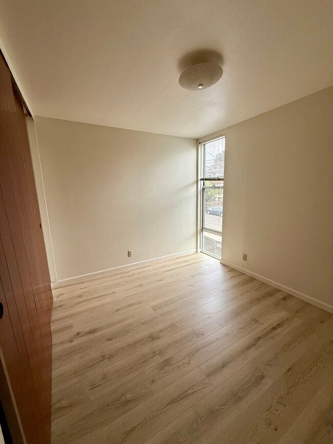 Photo - 2211 Carleton St