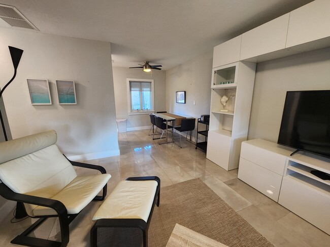 Photo - 1006 SE 4th St