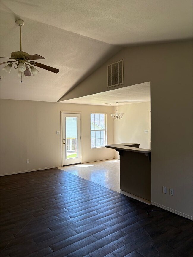 Photo - 1075 Grinnel Cir Unit A