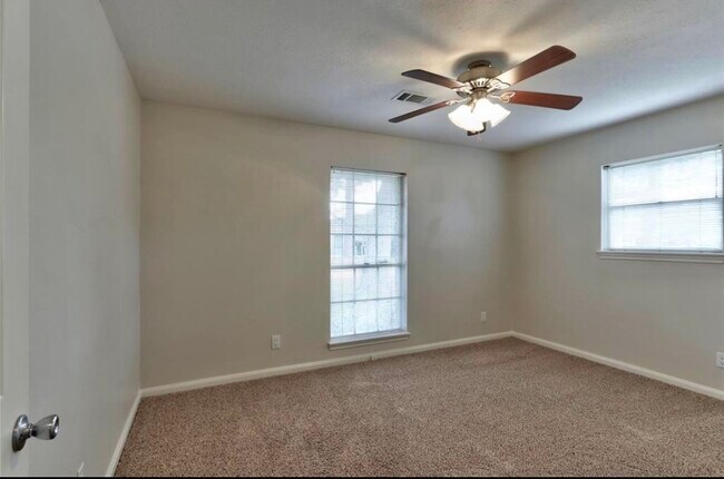 Photo - 2011 Stebbins Dr