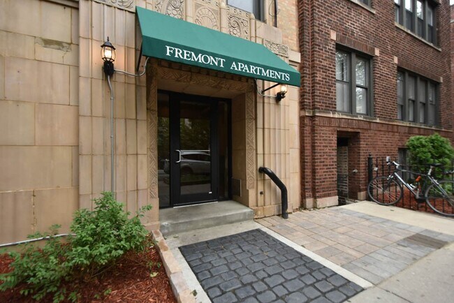 3824 N Fremont St Unit 211