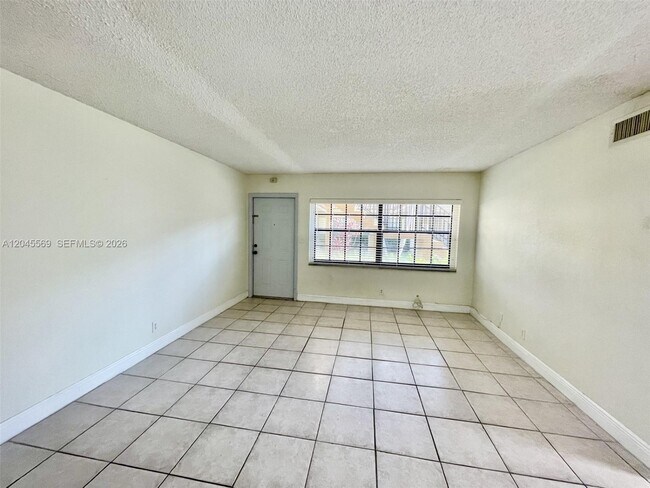 Photo - 2642 Riverside Dr Unidad 2642