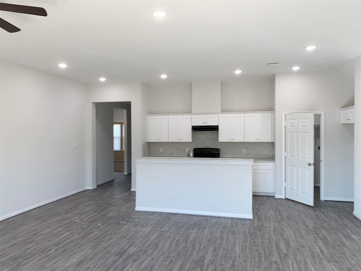 Photo - 22423 Woodlake Rd