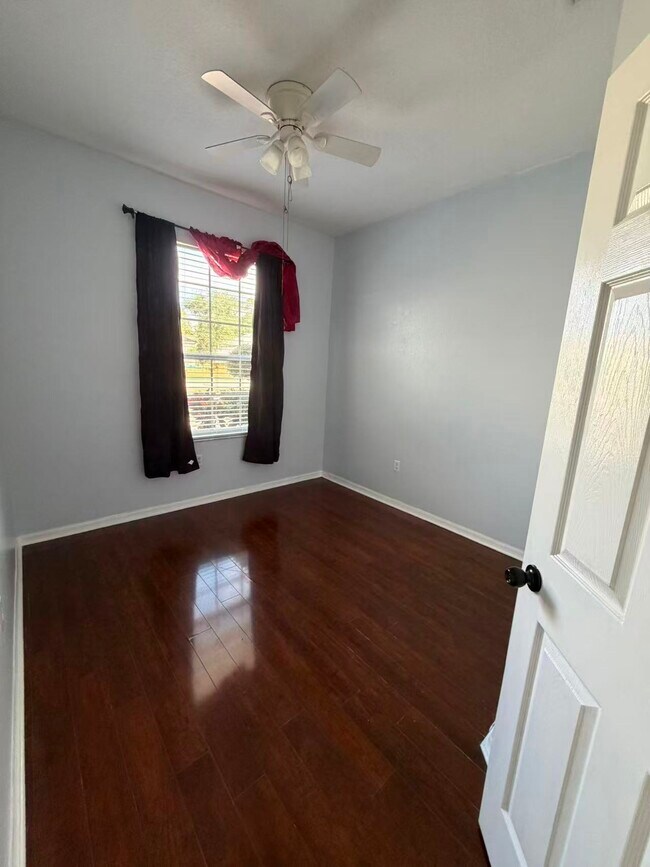 Photo - 404 Bluff Pass Dr