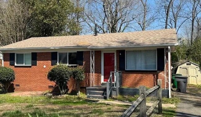 Building Photo - 2912 Cedarhurst Dr