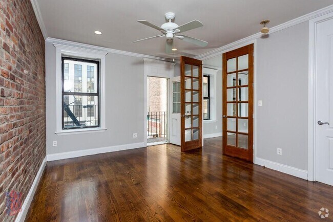 Building Photo - 346 E 18th St Rental