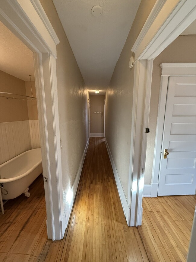 Photo - Spacious 1Bed, 1Bath in Lake of the Isles Neighborhood! Unit 5