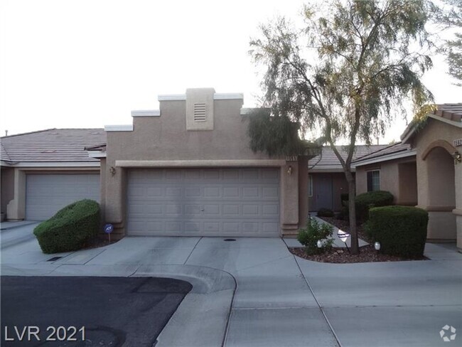 Building Photo - Wonderful 1 Story, 3 Bedroom Townhouse wit...