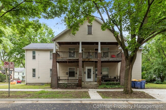 Building Photo - 1545 Queen Ave NE Unit 1545 Queen Ave NE Apt 1