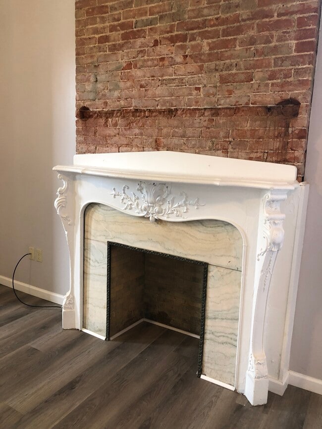 Photo - 437 W 6th St Unit 1