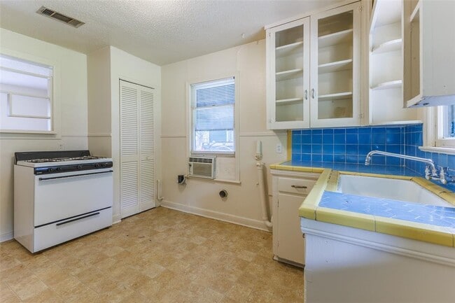 Photo - 1902 Pasadena Dr