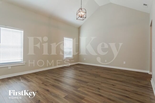 Photo - 350 S Pine Dr