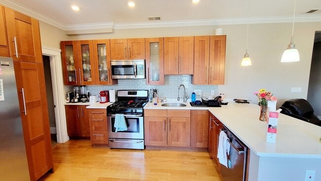Building Photo - 54 Stanley Ave Unit 2